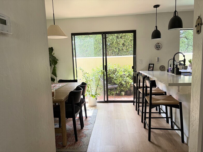 Building Photo - 132 W Alamar Ave