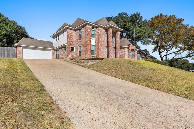 Primary Photo - 4209 Green Oak Dr