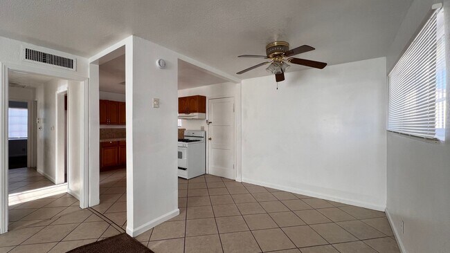 Building Photo - P008