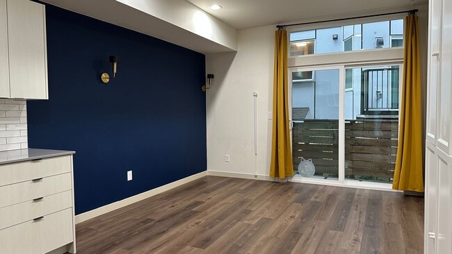 Building Photo - 1803 20th Ave