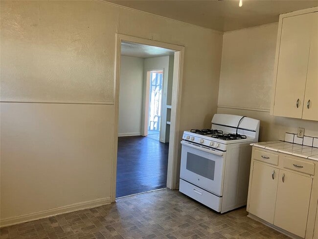 Building Photo - 611 Clifford Dr