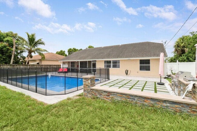 Building Photo - 2962 SW Coastal Terrace