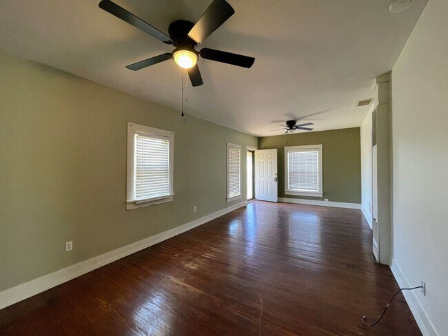 Building Photo - Charming 2BR/1BA Corner Lot Home with Shop & Fenced Yards