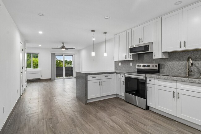 Building Photo - 2065 Poplar Rd