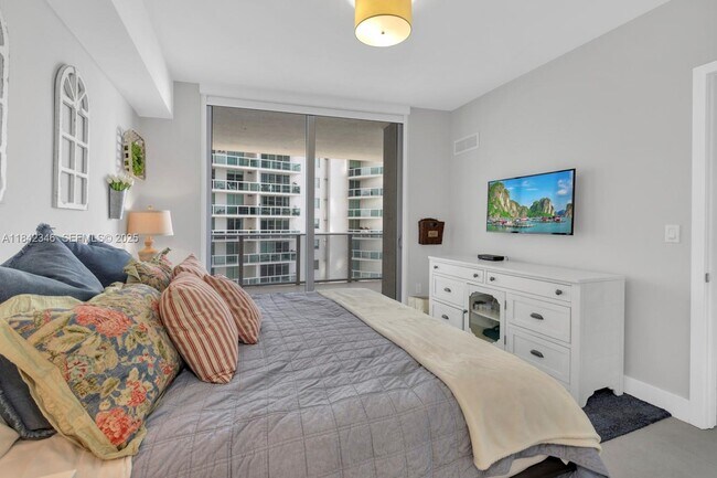 Building Photo - 488 NE 18th St