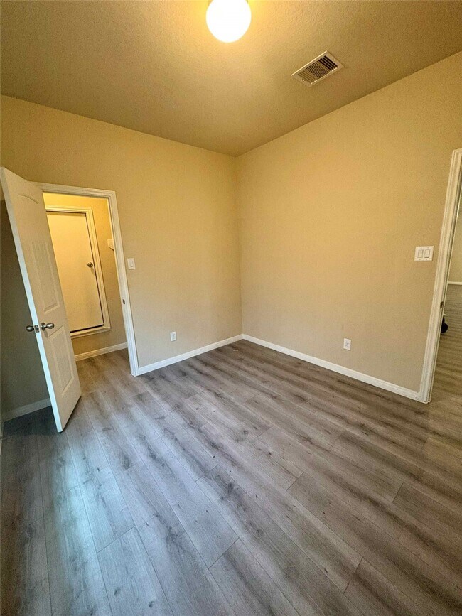 Building Photo - 4423 Fenetre Forest St