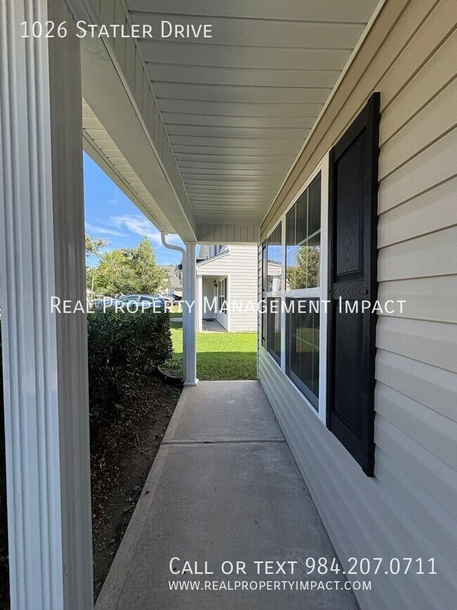 Building Photo - 1026 Statler Dr