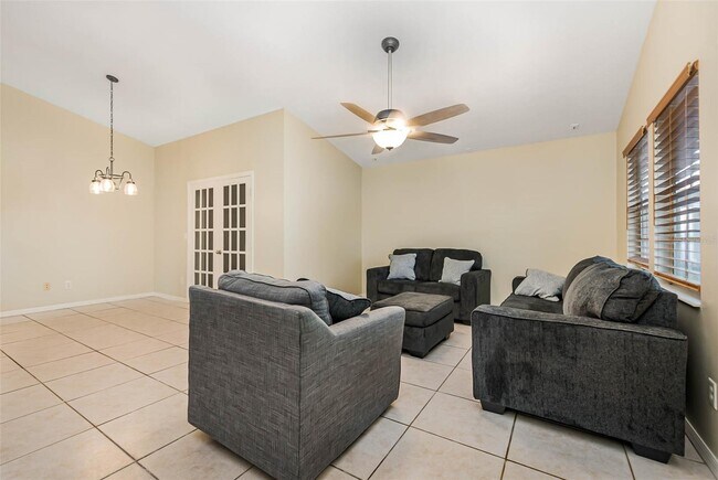 Building Photo - 1516 Lawndale Cir