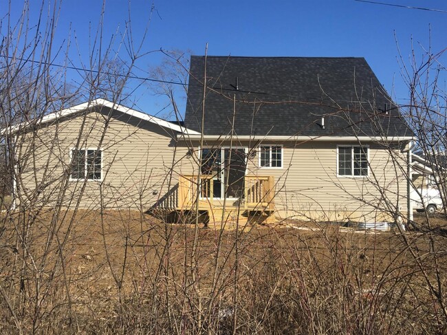 Building Photo - 1 Maple Village Ct