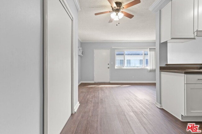 Building Photo - 5555 Carlton Way