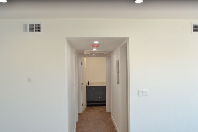 Building Photo - ??Newly Built 3 Bed / 3 Bath ADU – Great L...