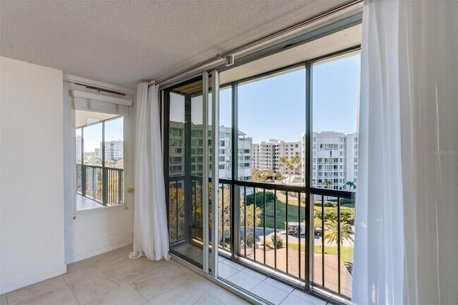 Building Photo - 100 Oakmont Ln