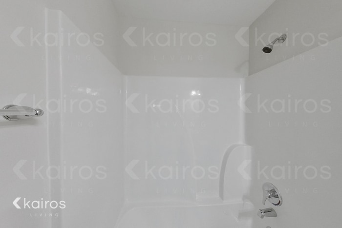 Building Photo - 814 Heather Dr