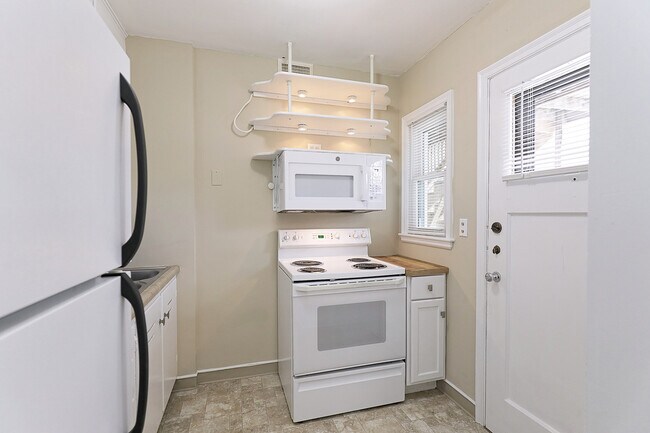 Building Photo - 1425 S 11th St