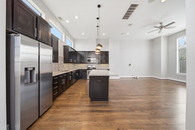 Building Photo - 1814 Thompson St