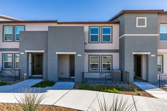 Building Photo - Gorgeous Townhome with upgrades in gated community* 3 large bedrooms, 2 car garage*Community pool...