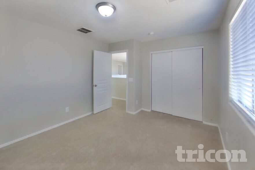 Building Photo - 3868 W Goldmine Mountain Dr