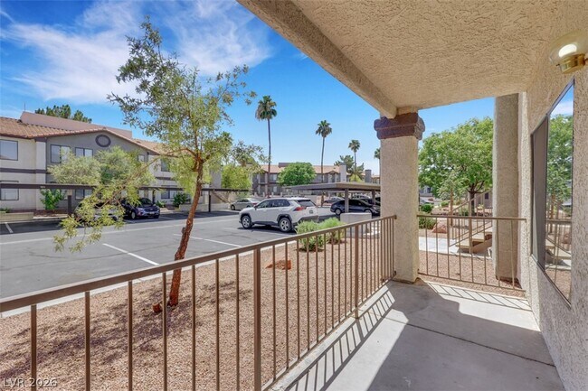 Building Photo - 1575 W Warm Springs Rd