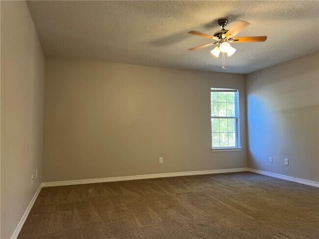 Building Photo - 132 Bayou Sara Ave