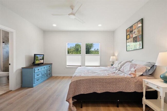 Building Photo - 3413 Blumie St