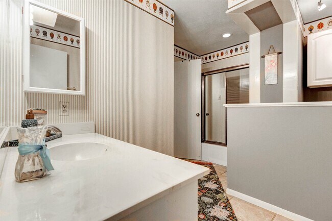 Building Photo - 202 Old Bridge Lake St