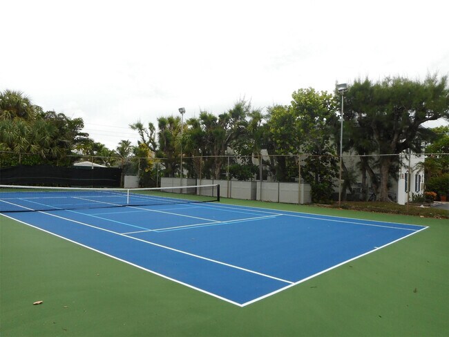 Building Photo - 550 Ave