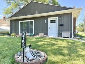 Building Photo - Rare Clawson Ranch – Fully Updated, Open C...