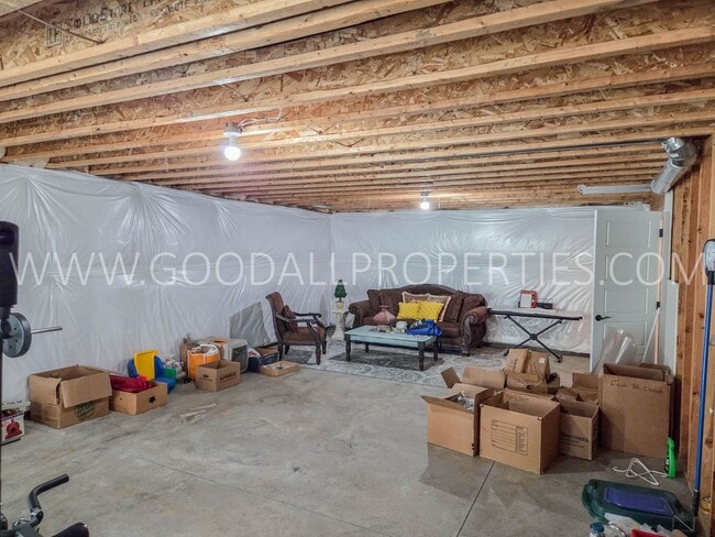 Building Photo - 3 Bed 2 Bath Home in Adel with a 3-Car Garage