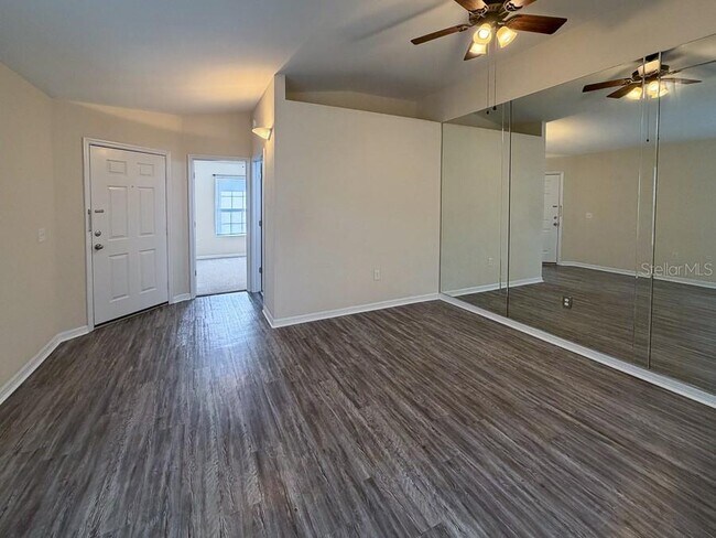 Building Photo - 4003 SW 27th St