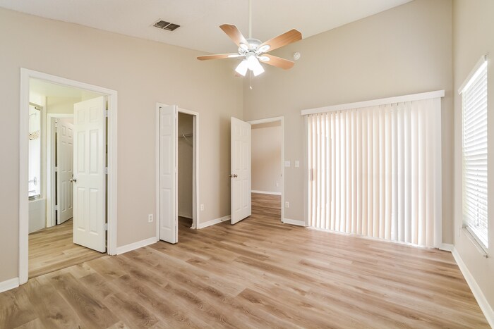 Building Photo - 578 Lancer Oak Dr
