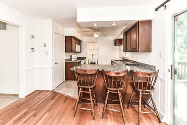 Building Photo - Spacious 4 Bed 2/2 Bath Home with Park-Lik...