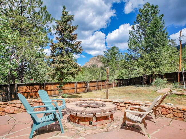 Building Photo - 34586 Circle Dr
