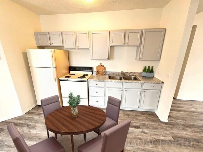Building Photo - Cozy Two-Bedroom Apartment – Great Locatio...