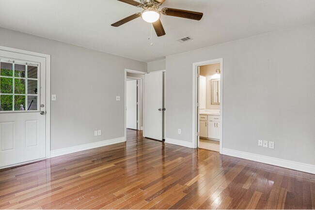 Building Photo - 3420 Riverside Dr