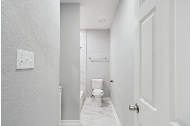 Building Photo - Charming and Modern Living Near Downtown San Antonio