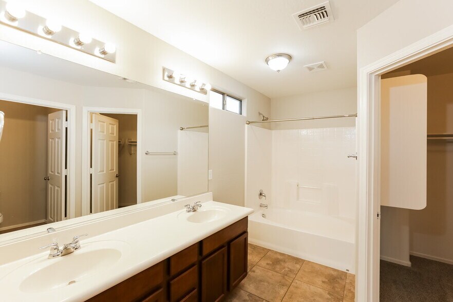 Building Photo - 5005 W Fawn Dr