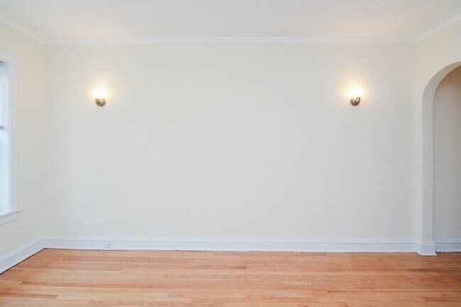 Building Photo - 2115 W Ainslie