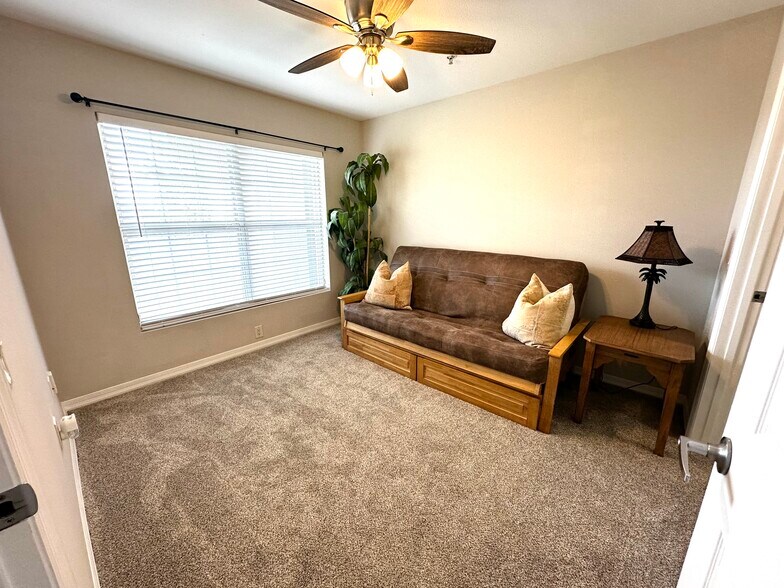 Building Photo - 4274 Calinda Ln