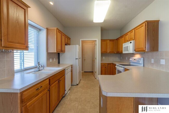 Building Photo - 1007 Woodview Dr