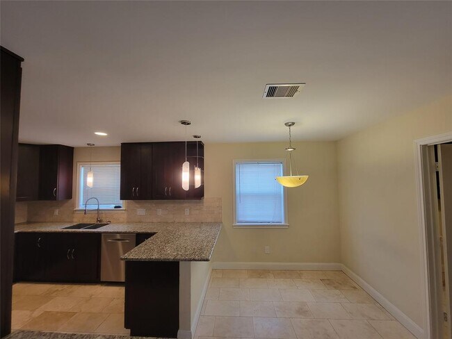 Building Photo - 1007 Blue Willow Dr