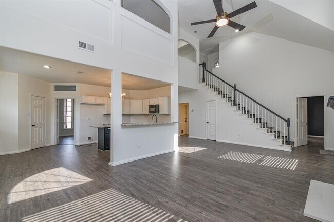 Building Photo - 30611 Country Meadows Dr
