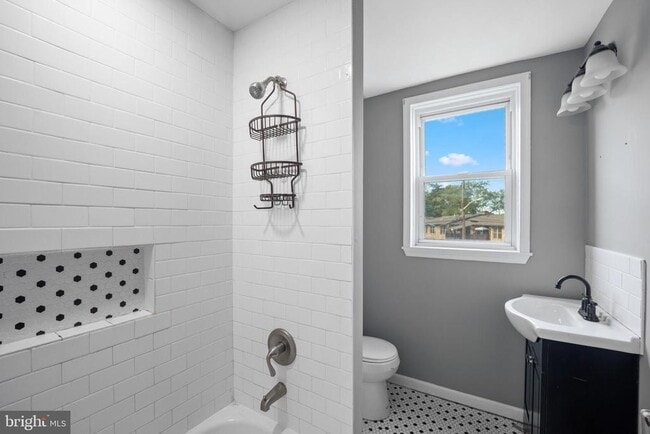 Building Photo - 4600 Highland Ave
