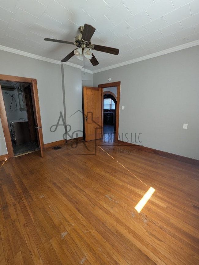 Building Photo - 206 W 1st St