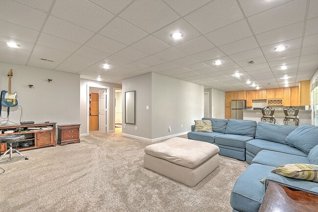 Building Photo - 9 Wayland Ct