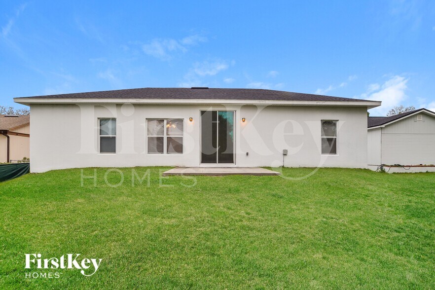 Building Photo - 1050 E Lombardy Dr