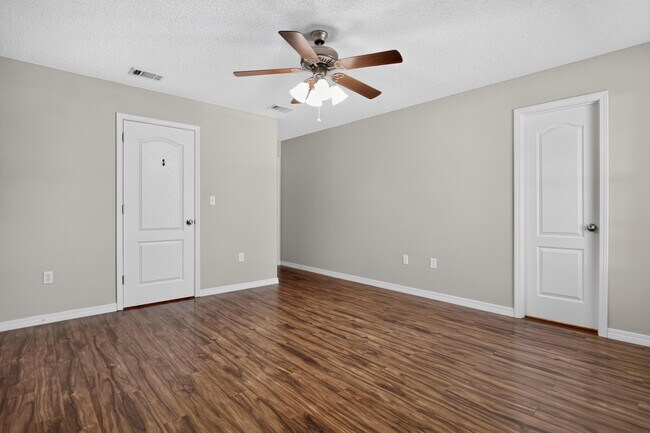 Building Photo - 3151 Forrest Ave