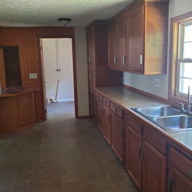Building Photo - 3 bdrm Bungalow House For Rent!!!