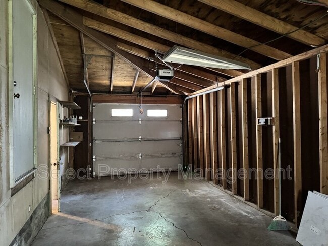 Building Photo - 223 W Woodland Ave
