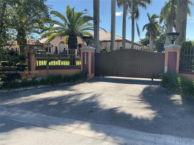 Primary Photo - 12500 SW 43rd St