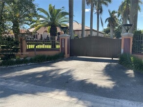 Building Photo - 12500 SW 43rd St